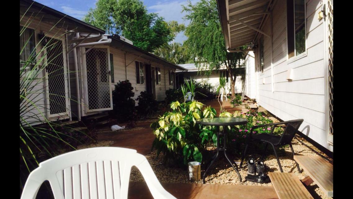 Mataranka Roadhouse Motel Exterior photo